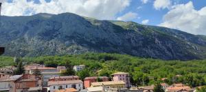a town in front of a mountain at Casa Vacanze isopep in Lama Di Peligni