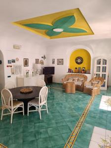 a living room with a table and chairs at Villa Calù in Casamicciola Terme