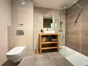 Koupelna v ubytování Sources, Terrasse et confort 4 étoiles + 24 fotografií