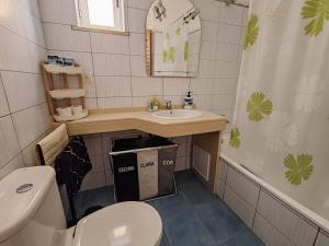 a bathroom with a sink and a toilet at T2 -C PraiaMar - Casas & Papeis in Armação de Pêra +12 photos