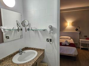Vannituba majutusasutuses Hotel Pere D'Urg 3000