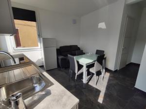 a kitchen and living room with a table and chairs at Ca' Otto Velieri in Sottomarina +27 photos