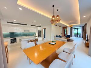 Η κουζίνα ή μικρή κουζίνα στο Villa 3BR Beach Front
