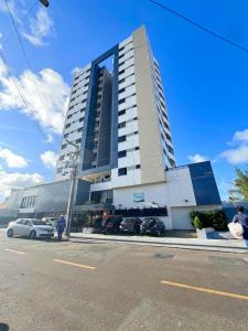 a large building with cars parked in front of it at Luxuoso apê recém reformado na Farolândia in Atalaia Velha