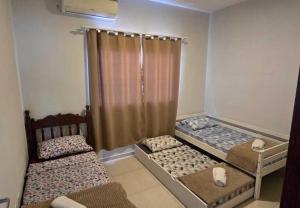 Postel nebo postele na pokoji v ubytování Linda Casa 2 qrts Churrasqueira garagem Resende RJ