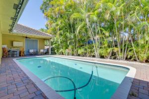 Sundlaugin á 5 Mi to Jupiter Beach Park Poolside Oasis! eða í nágrenninu