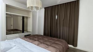 a bedroom with a bed and a mirror and a chandelier at MC Ceibos in Belén de Escobar