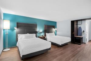Tru By Hilton Wauseon客房内的一张或多张床位