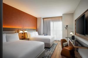 The Nobleman Fort Worth, Tapestry Collection By Hilton客房内的一张或多张床位