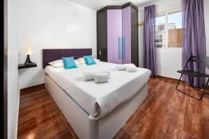 Ένα ή περισσότερα κρεβάτια σε δωμάτιο στο Palmeras Benalmadena by Alfresco Stays +20 φωτογραφίες