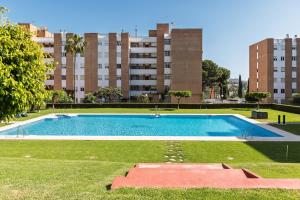 Πισίνα στο ή κοντά στο Palmeras Benalmadena by Alfresco Stays