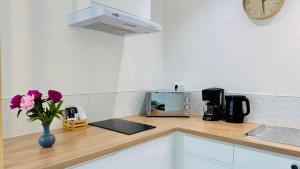 Kuchyň nebo kuchyňský kout v ubytování Studio L'Éclat - Parking - Machine à laver & Wifi