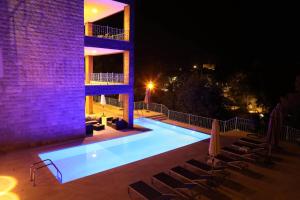 Swimmingpoolen hos eller tæt på La Mounia Kobayat