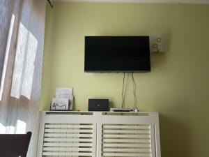TV a/nebo společenská místnost v ubytování CAMERA SINGOLA, POLITECNICO MILANO BOVISA