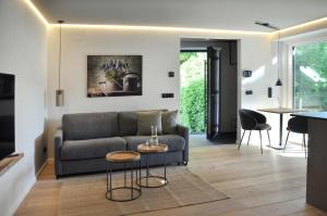 a living room with a couch and a table at DIE NEUN - Loft, Garten, Lieblingsort in Bad Wörishofen