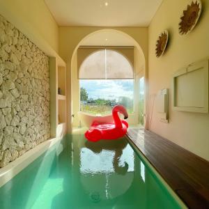 Πισίνα στο ή κοντά στο Honeymoon private pool villa - bohemian vibes