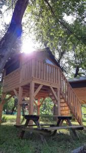 吉莱斯特尔Camping Onlycamp la Rochette的相册照片