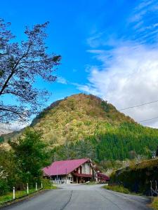 アパートメントから撮影された、または一般的な山の景色