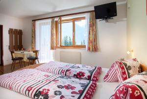 Ένα ή περισσότερα κρεβάτια σε δωμάτιο στο TAMERBURGERHOF +30 φωτογραφίες