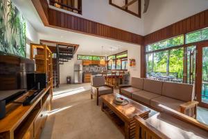 a living room with a couch and a table at Villa Seremi in Bedahulu
