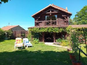 a house with two chairs in the yard at Peaceful Retreat in Bessines-sur-Gartempe +11 photos