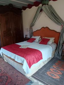 Gallery image of Le Petit Manoir des Bruyères in Villefargeau