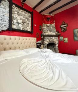 Postel nebo postele na pokoji v ubytování Hotel Vila "Oda E Miqve"