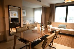 a dining room with a table and chairs and a living room at Apartamentos 87 Llaves in Valencia
