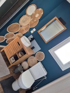 an overhead view of a room with baskets on the wall at Charmant logement neuf in Hourtin