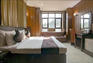 Postel nebo postele na pokoji v ubytování FabHotel Prime The Rivlet MG Road