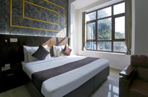 Postel nebo postele na pokoji v ubytování FabHotel Prime The Rivlet MG Road