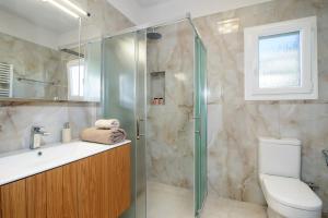 Ένα μπάνιο στο Sofias & Rolandos Luxury home +34 φωτογραφίες