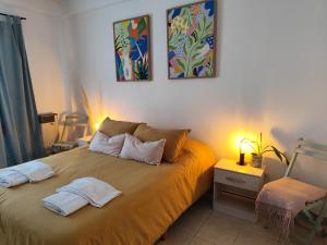 a bedroom with a bed with two towels on it at Estación Velez Cipolletti in Cipolletti