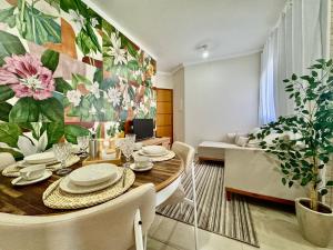 a dining room with a table and a couch at Unicco Apartment, near USP in São Carlos