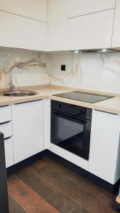 Kuchyň nebo kuchyňský kout v ubytování Appartement cosy avec accès piscine