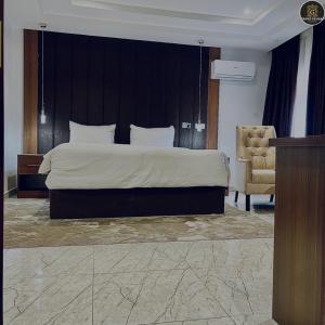 Katil atau katil-katil dalam bilik di Asokoro Hotel, close to Force Hq and Ecowas, Gym, Swimming Pool, Wifi