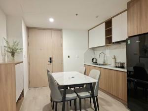 a kitchen and dining room with a table and chairs at Căn hộ 1PN VIEW HỒ BƠI CAO CẤP, FREE POOL, GYM in Gò Công