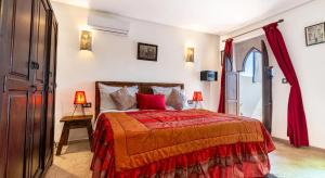 Postel nebo postele na pokoji v ubytování Riad 4 Jardins & Spa