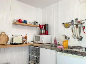 O bucătărie sau chicinetă la Holiday Home Jana by Interhome