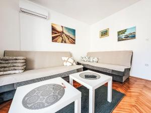 Ein Sitzbereich in der Unterkunft Apartment Lucia by Interhome