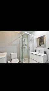 a bathroom with a shower and a toilet and a sink at Appartement 3 pièces in Nice