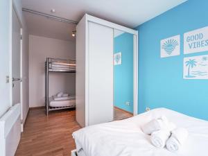 Postel nebo postele na pokoji v ubytování Apartment Residentie Irena app-302 by Interhome