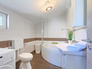 Koupelna v ubytování Holiday Home Mila by Interhome