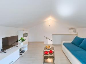 TV a/nebo společenská místnost v ubytování Holiday Home Mila by Interhome