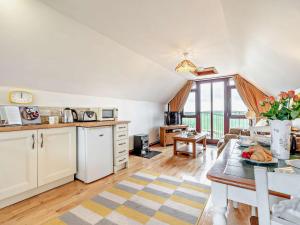 Η κουζίνα ή μικρή κουζίνα στο 1 Bed in Polperro COUVW