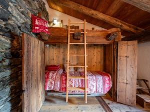 a bedroom with a bunk bed in a cabin at Apartment Baita Baulin-2 by Interhome in Baulen
