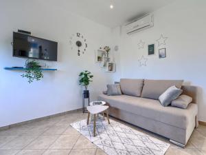 Posezení v ubytování Holiday Home Branka by Interhome + 17 fotografií