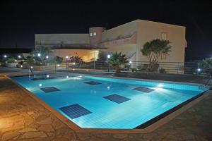 Bazén v ubytování Hotel Sea Breeze nebo v jeho okolí