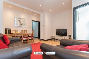 TV a/nebo společenská místnost v ubytování Newly Refurbished 3 Bedroom House (Preston)