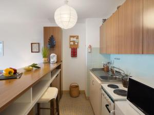 Kuchyň nebo kuchyňský kout v ubytování Apartment Bruyères A32 by Interhome